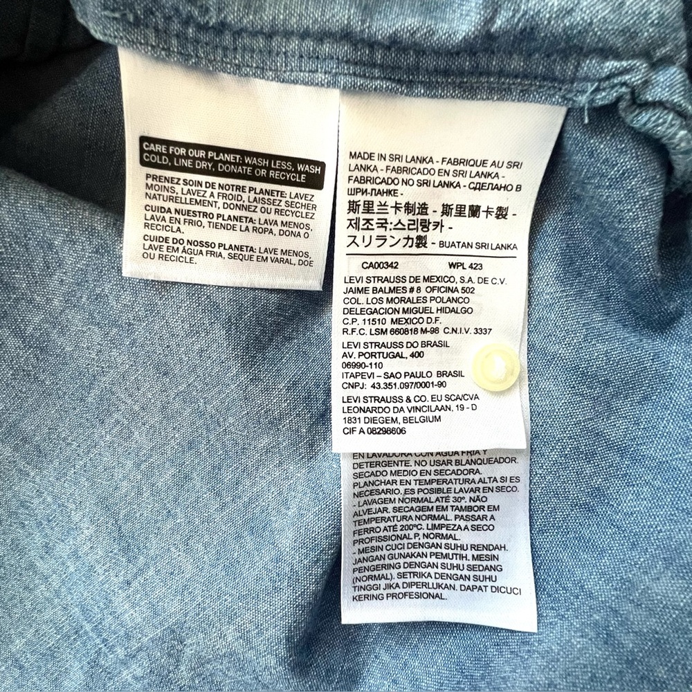 Levi's Off The Shoulder Top Chambray Size Medium - Picture 12 of 14